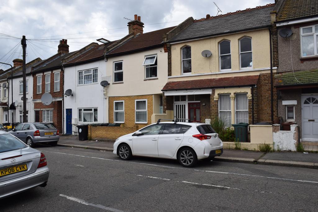 Two Bedroom Flat St Andrews Road Londra Dış mekan fotoğraf
